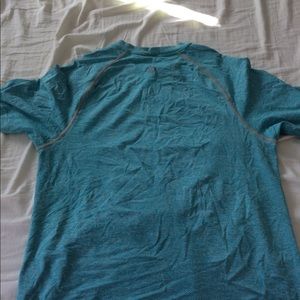 Men’s Lululemon shirt
